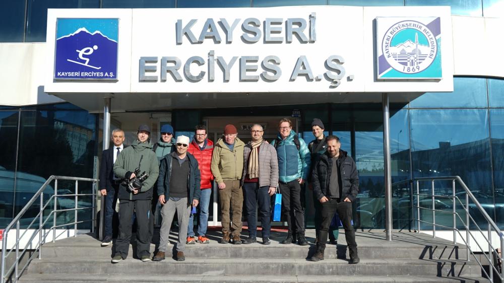ERCİYES KAYAK MERKEZİ, AMERİKA VE İNGİLTERE BASINININ GÜNDEMİNDE