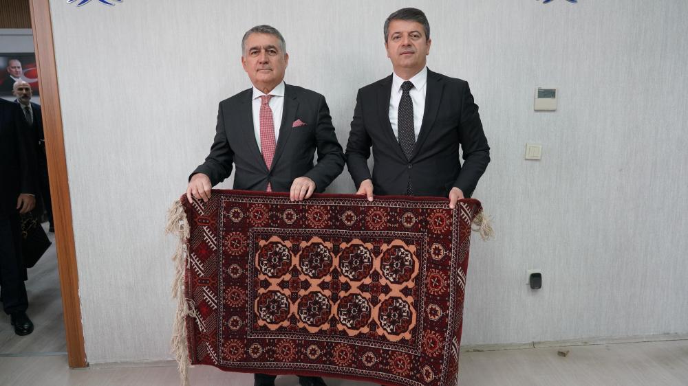 TÜSİAD, 6 ŞUBAT DEPREMLERİNİN YIL DÖNÜMÜNDE ADIYAMAN’I ZİYARET ETTİ