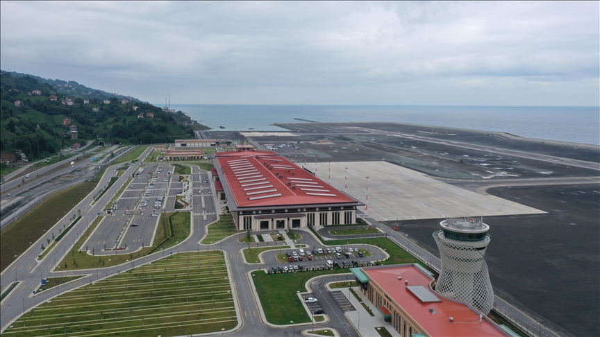 RİZE-ARTVİN HAVALİMANI’NDA YOLCU SAYISI ARTTI, SEFERLER YETERSİZ KALDI