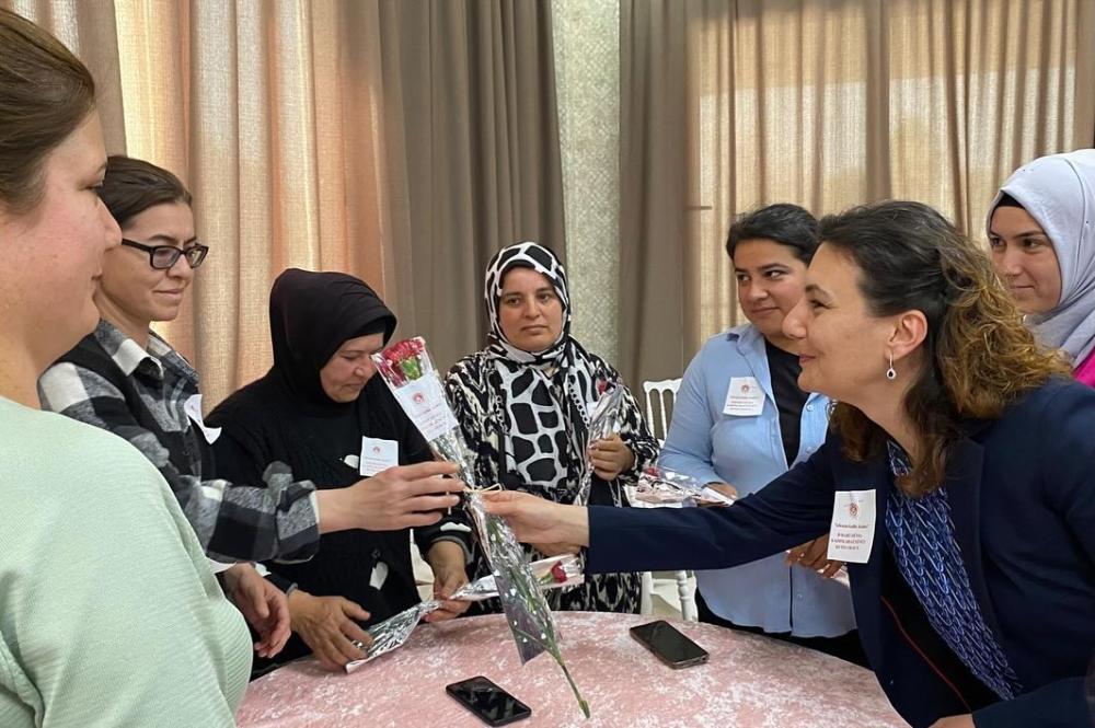 KADİRLİ’DE 8 MART KADINLAR GÜNÜ ETKİNLİĞİ BÜYÜK İLGİ GÖRDÜ