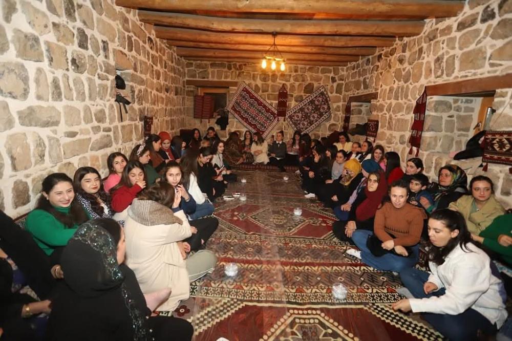 ÇUKURCA’DA KADINLAR GÜNÜ COŞKUSU: EĞLENCE VE DAYANIŞMA BİR ARADA