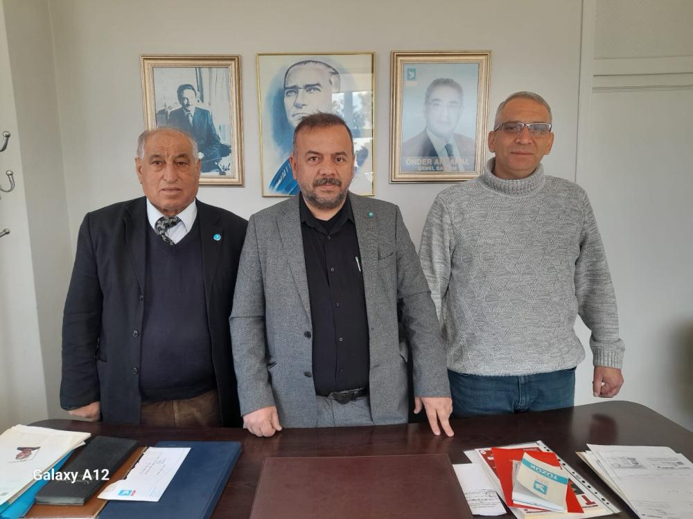 DSP YÜREĞİR KONGRESİNDE AYHAN AĞDAŞ VE EKİBİ GÜVEN TAZELEDİ