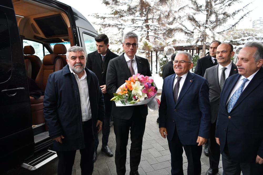 SAĞLIK BAKANI MEMİŞOĞLU’NDAN KAYSERİ BÜYÜKŞEHİR BELEDİYE BAŞKANI BÜYÜKKILIÇ’A ÖNEMLİ ZİYARET