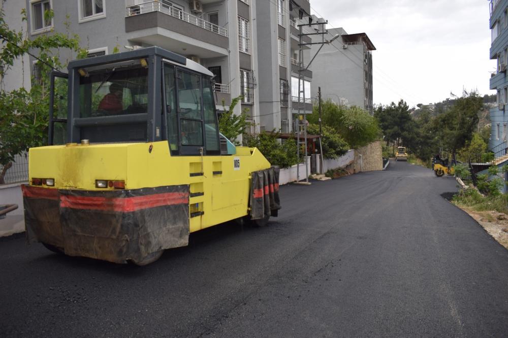 HATAY BELEN'DE ASFALT SEFERBERLİĞİ: 3 SOKAKTA ÇALIŞMA TAMAMLANDI