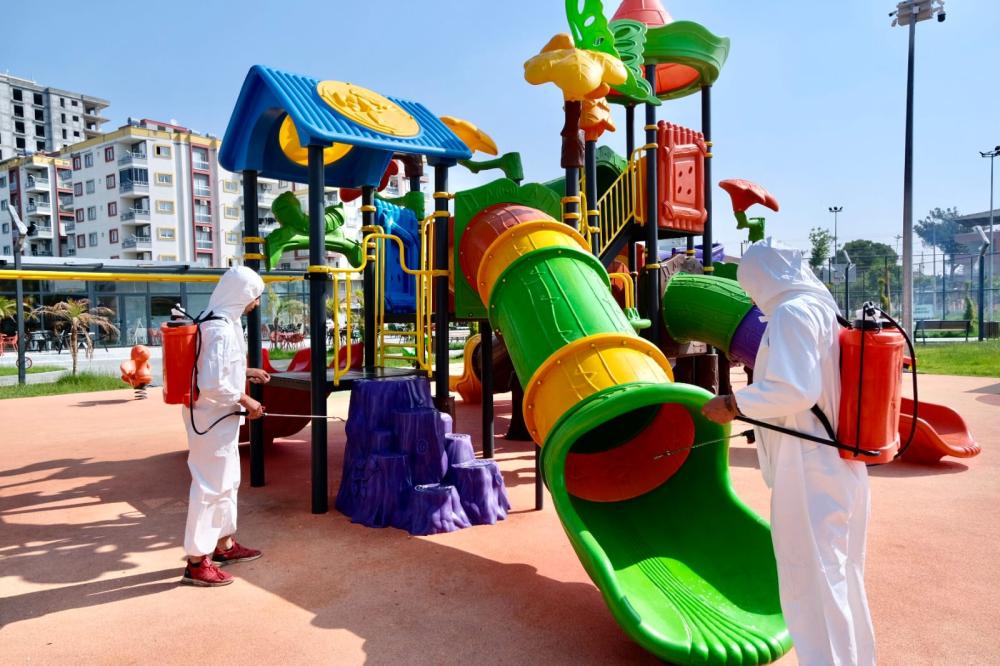 CEYHAN’IN PARKLARI 23 NİSAN’A IŞIL IŞIL HAZIRLANDI