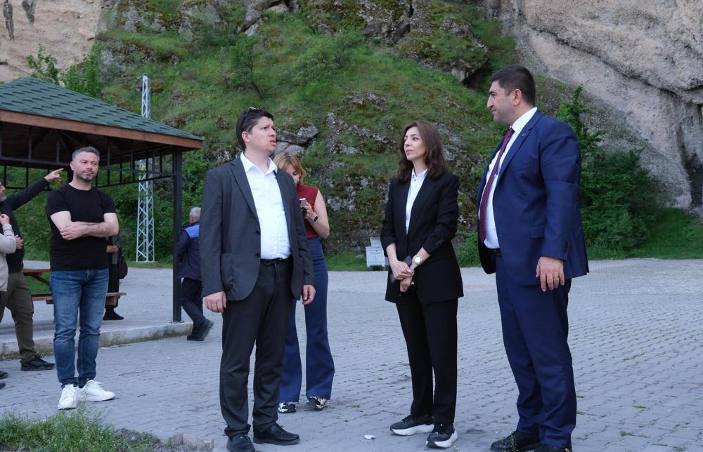 MEHMET DOĞANAY: A.B.B KÜLTÜR VE SOSYAL İŞLER DAİRE BAŞKANI İLE BERABER İLÇEDE İNCELEMELERDE BULUNDUK