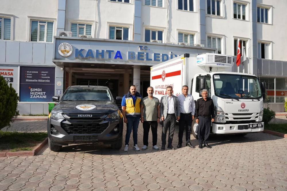 KAHTA BELEDİYESİ HİZMET KALİTESİNİ ARTIRMAK İÇİN İKİ YENİ ARAÇ FİLOSUNA EKLEDİ
