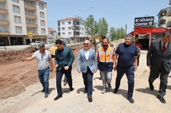ADIYAMAN GÖLBAŞI’NDA ASFALTLAMA ÇALIŞMALARI DEVAM EDİYOR