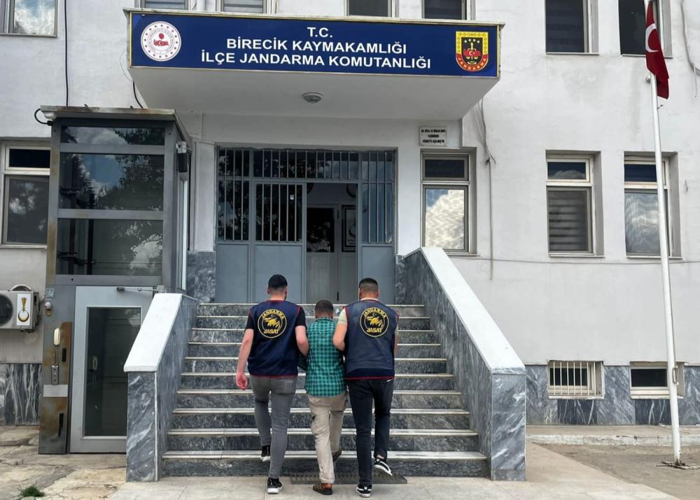 ŞANLIURFA'DA ARANAN ŞAHISLARA YÖNELİK OPERASYONLARDA 48 KİŞİ YAKALANDI!