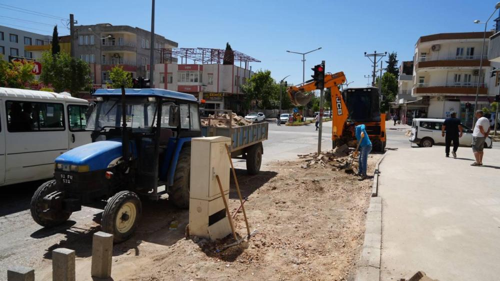 Adıyaman’da yol ve kaldırım çalışmaları sürüyor