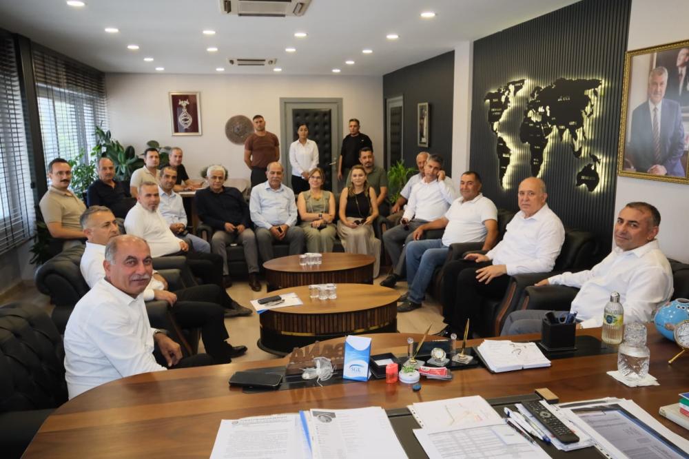 CHP PM ÜYELERİ VE MİLLETVEKİLLERİNDEN OLUŞAN HEYET ADANA’DA, İLK DURAK ADALET NÖBETİ ÇADIRI