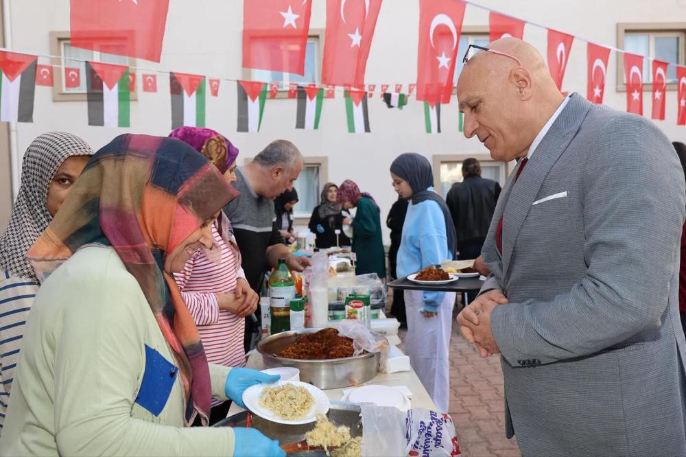 Adıyaman’daki Kız Yurdundan Gazze İçin Hayır Çarşısı